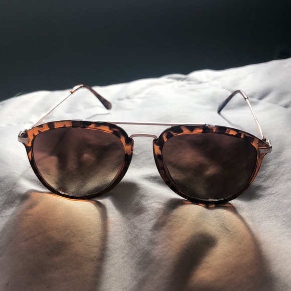 Tortoise sunglasses - Picture 2 of 3